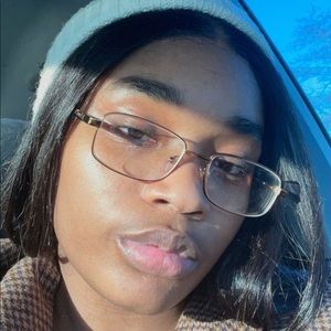 Meet your Posher, Santierra